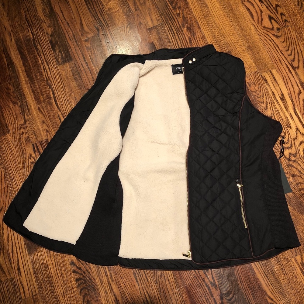 Boutique Item. Black Quilted Puffer Vest. - Picture 4 of 4